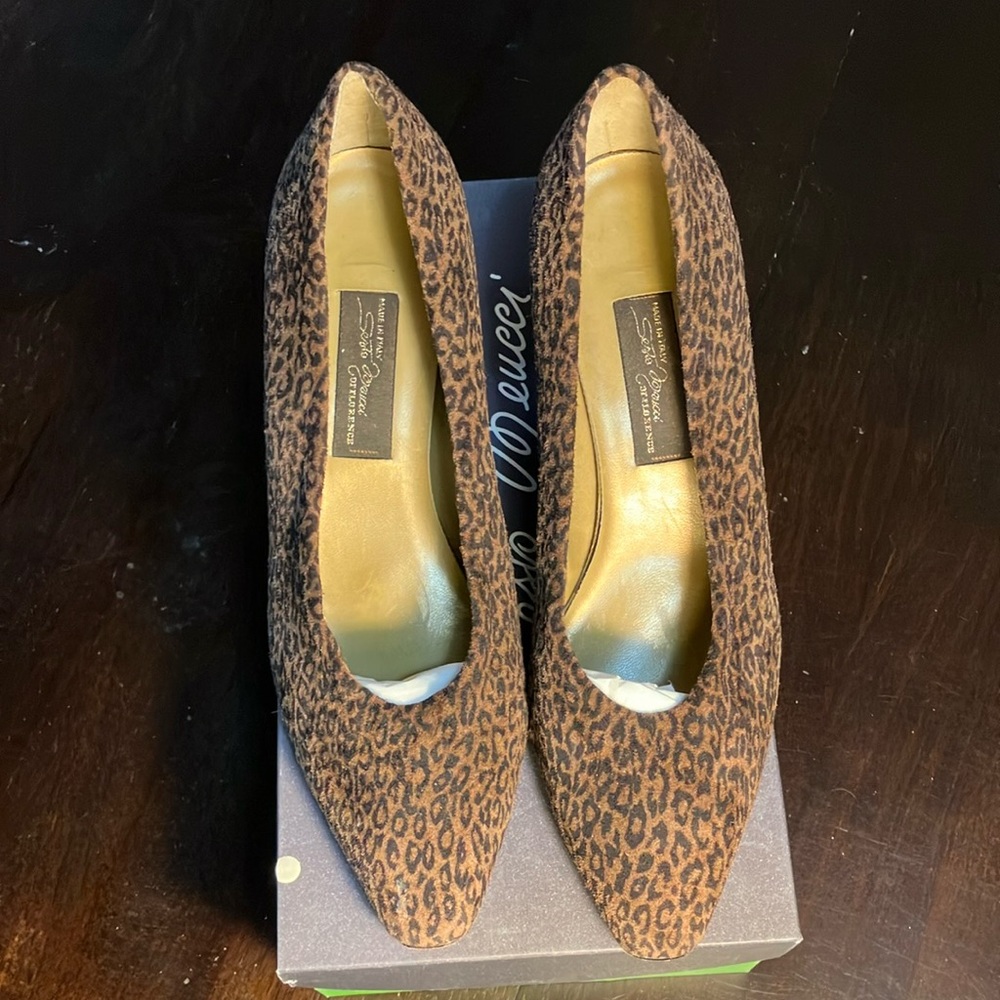 Sesto Meucci Leopard Print Suede Heels with Classic Design